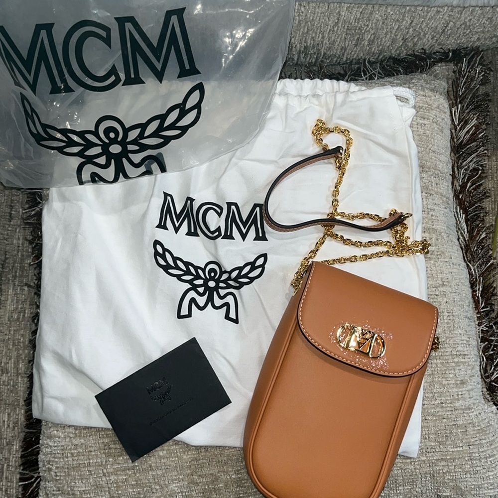 💜MCM LEATHER SHOULDER BAG💜